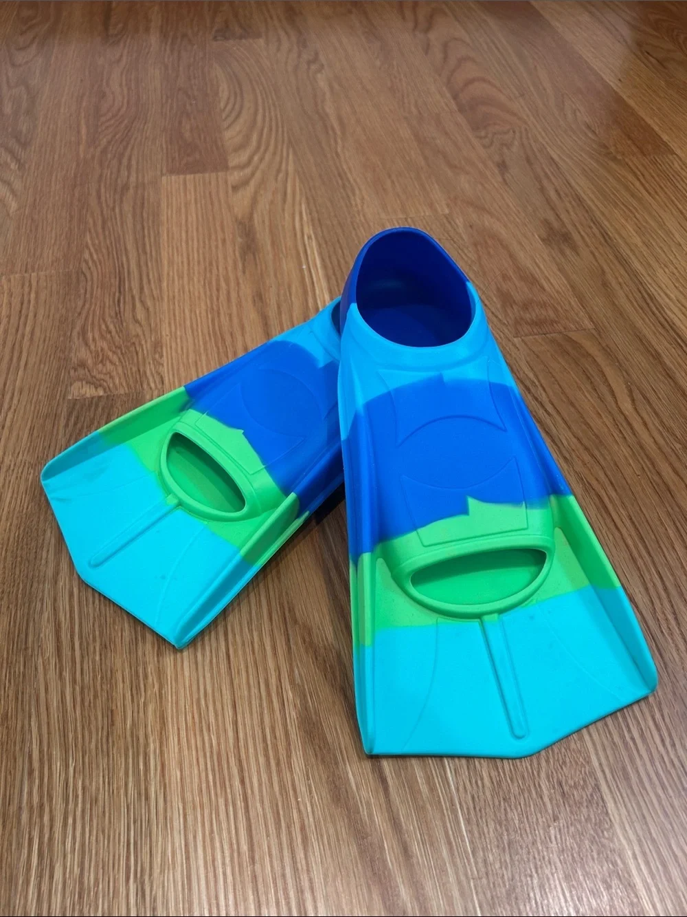 Kids Water Fins Blue Green aqua stripes size xs 12-1 USA water shoes flippers
